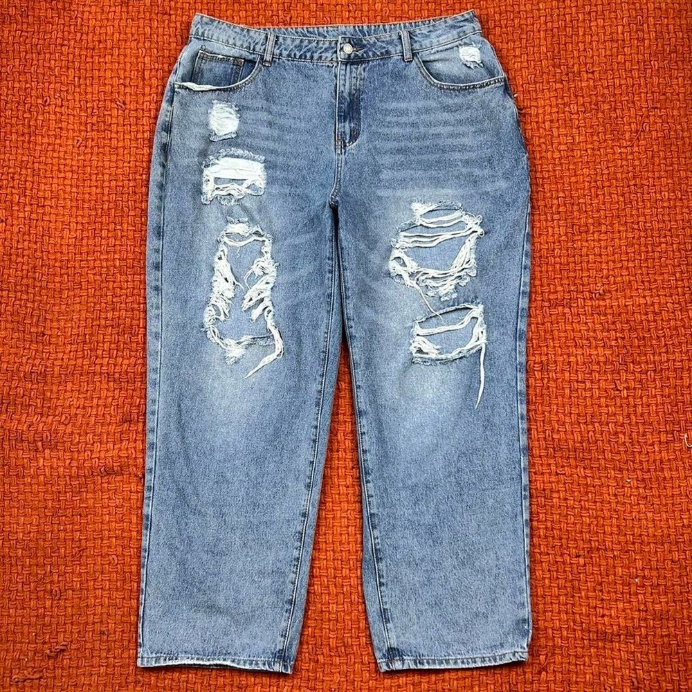 SHEIN Curve Distressed Jeans